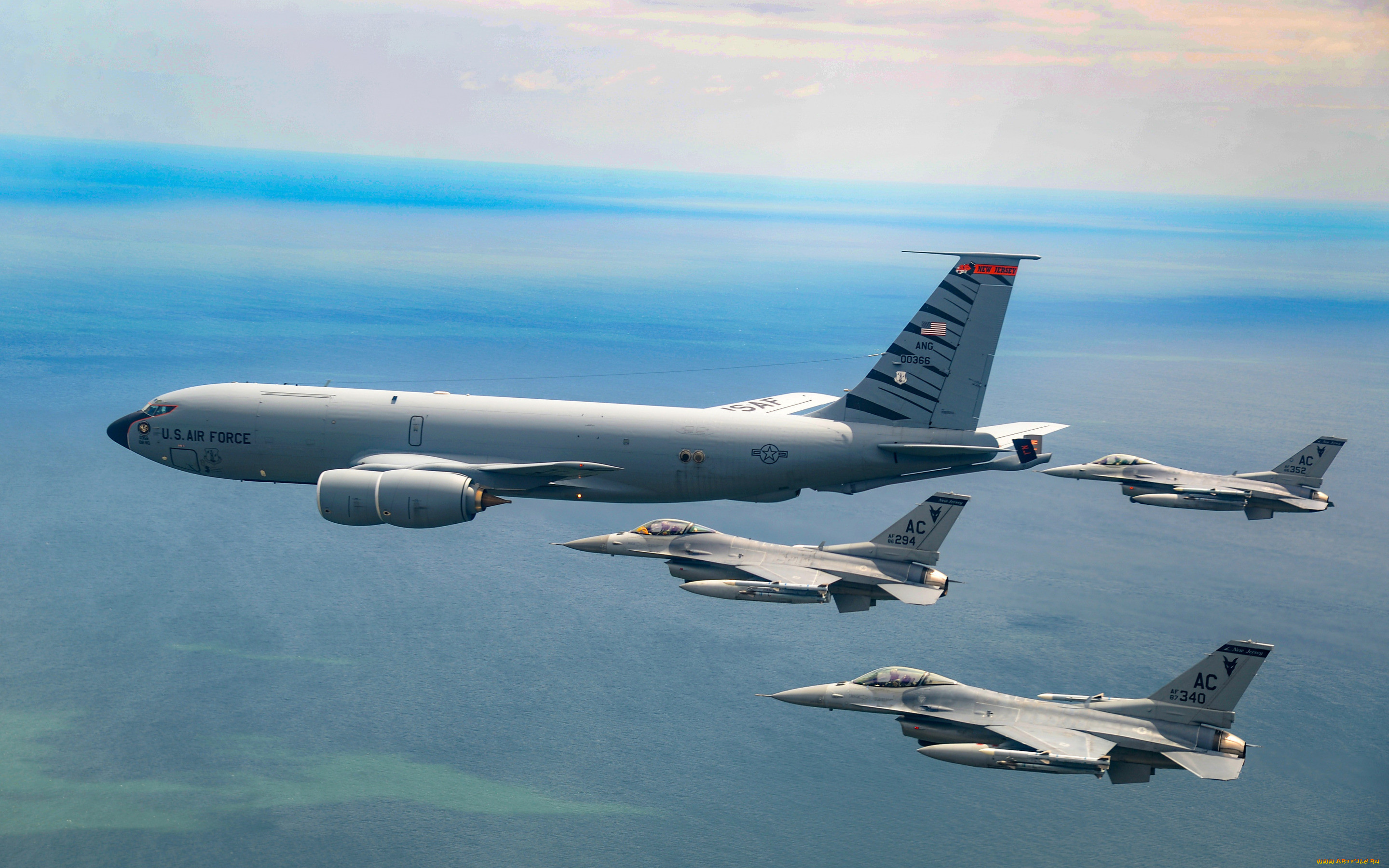 ,  , boeing, kc135, stratotanker, , , , general, dynamics, f16, fighting, falcon, , , 135r, , , 